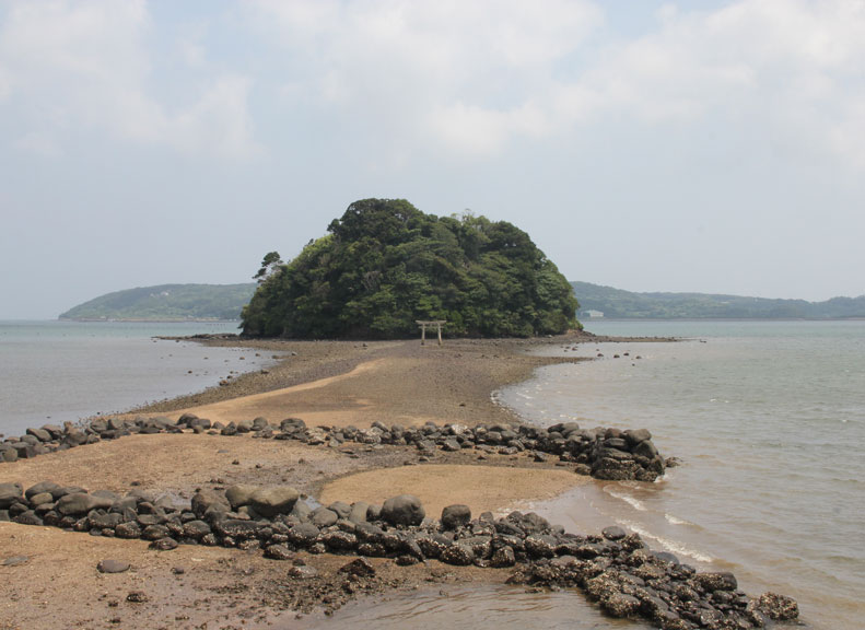 海に参道が出現する神秘の「小島神社」