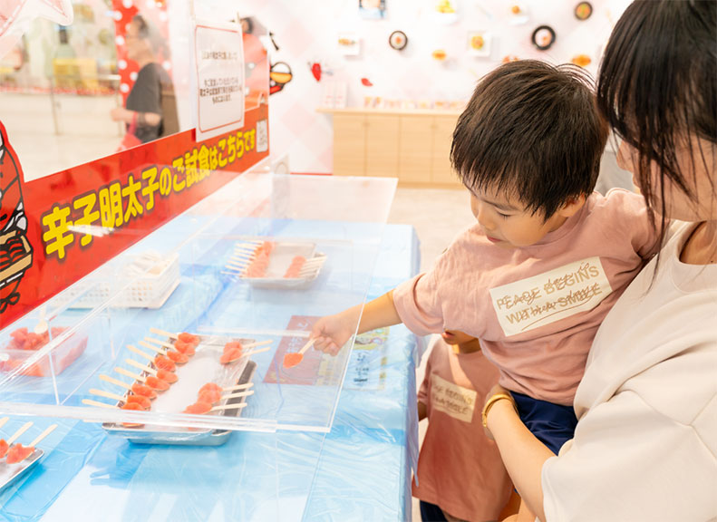 明太子の無料試食でプチプチ食感を実感