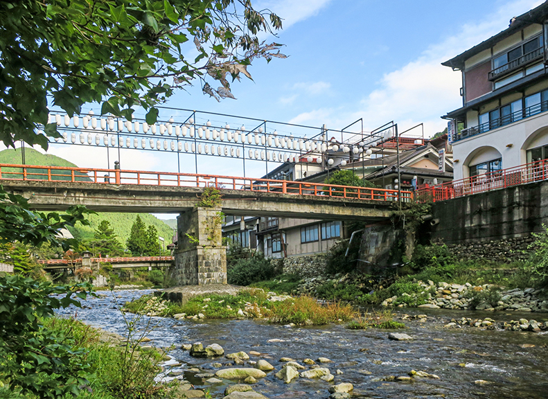 温泉郷の旅の拠点は「久保治　洞川温泉」