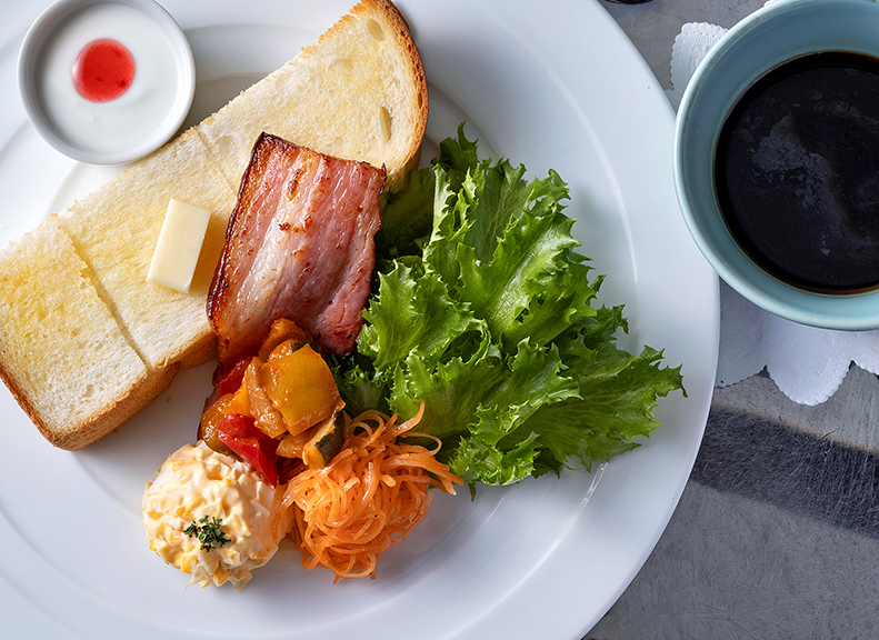 一日の始まりに森カフェのモーニング