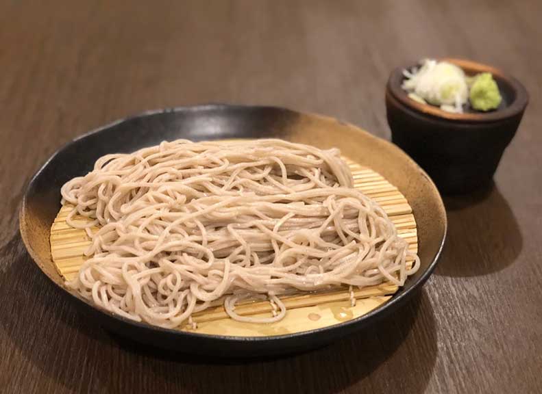 幅広いメニューが揃う食事処で料理を堪能