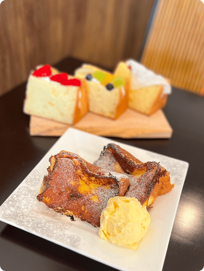 イートイン限定の「フレンチシフォン」700円。お好みでアイスクリームトッピングも