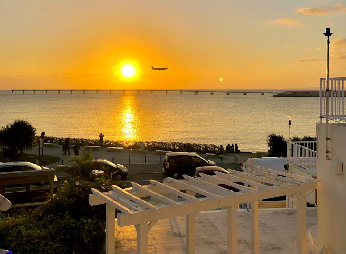 時間とともに表情を変える海と空を楽しむ