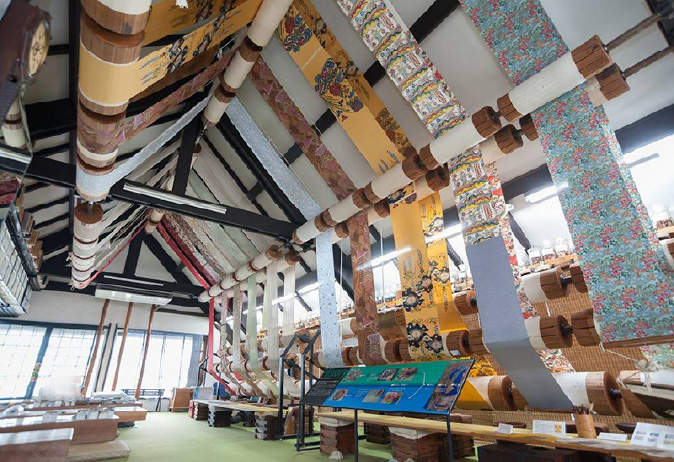 紅型などの制作工程が間近で見学できる工房