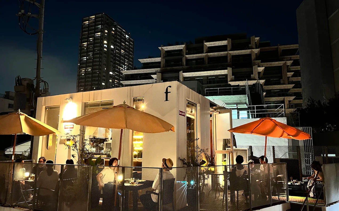 代官山の夜を堪能する、ルーフトップのテラス席
