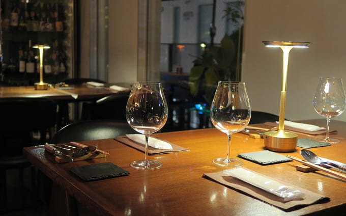 テーブルランプが大人のムードを演出