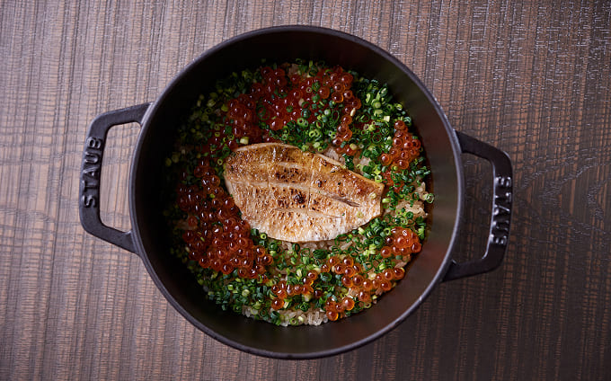 和食をベースに、独自のスタイルで四季折々の一皿を提供