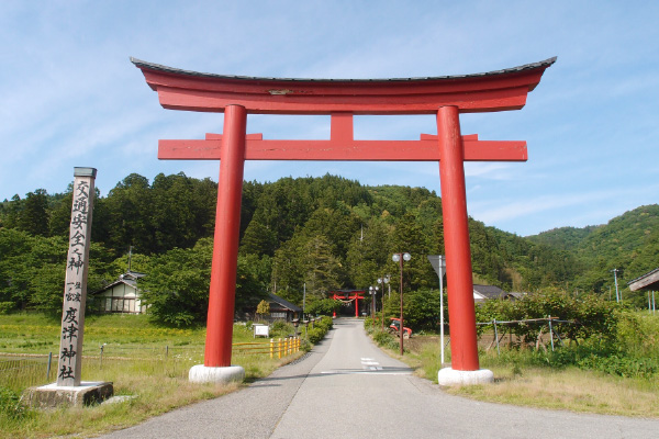 交通の神様として人々の崇敬を集めている