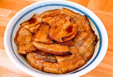 ぶた丼のとん田