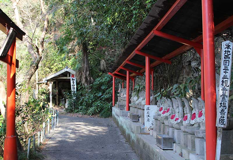 井際山持宝院
