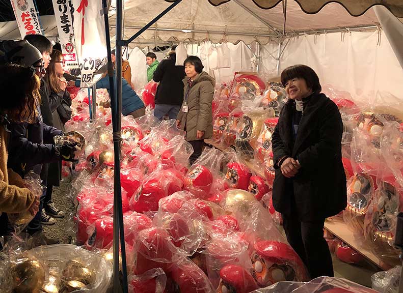 縁日に売られたのが縁起だるまの始まり
