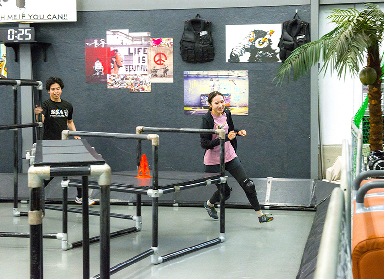 アクロバット鬼ごっこエックスタグゲーム