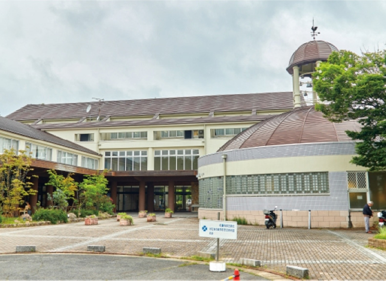 日帰り入浴や食事から宿泊もできる総合施設