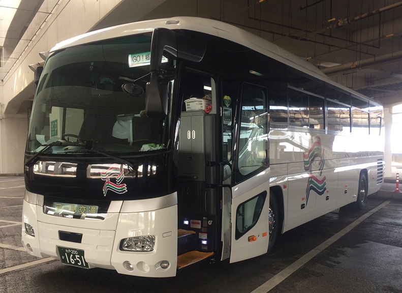 快適な寛ぎを満喫する清潔で広い車内