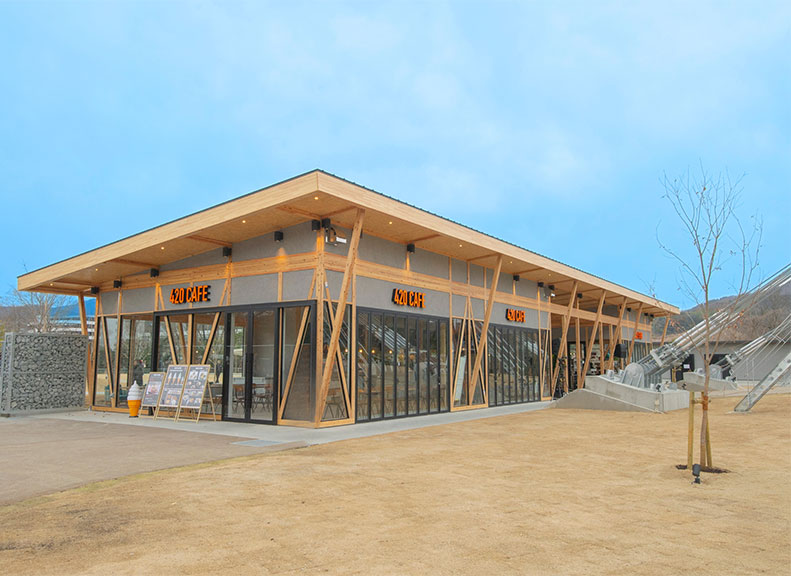 迫力満点の橋の構造を眺めながら味わう料理