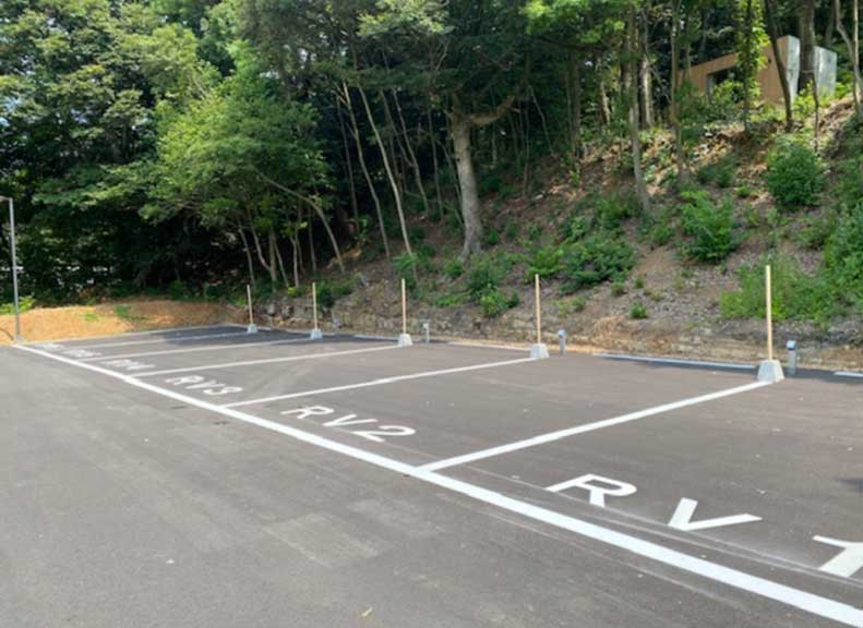 マイカーで楽しめる森の中のキャンプ場