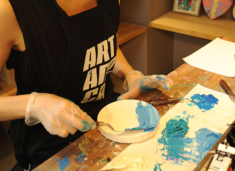 見て触れて楽しめる立体的な作品を制作