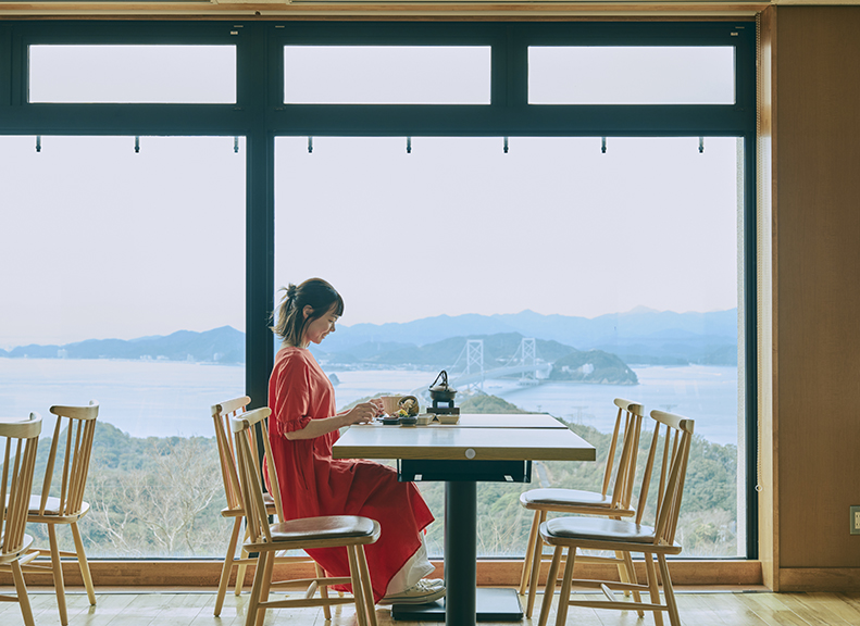 島の食材を味わい絶景を望むレストラン