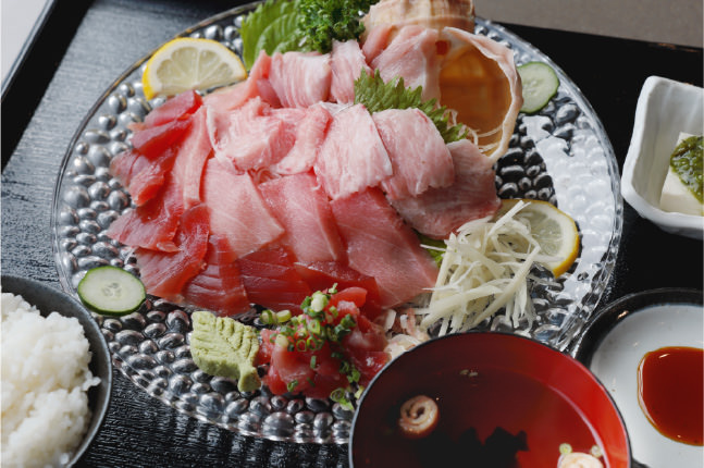 彩り豊かなまぐろの海鮮ランチ
