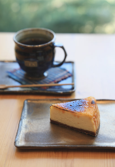 「小さな珈琲屋さんGEN」のコーヒーとブリュレチーズケーキ