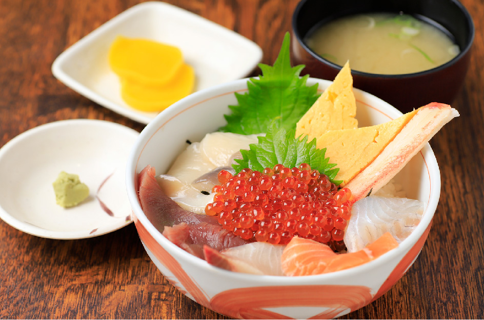 新鮮な海の幸がたっぷり乗った「海鮮丼」（1,300円）。