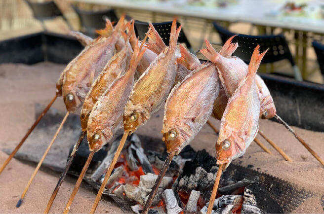 「島のごちそう」で食べられる豪快な焼き魚