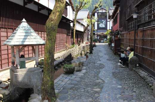 名水の里・郡上八幡の町なかで名水巡り