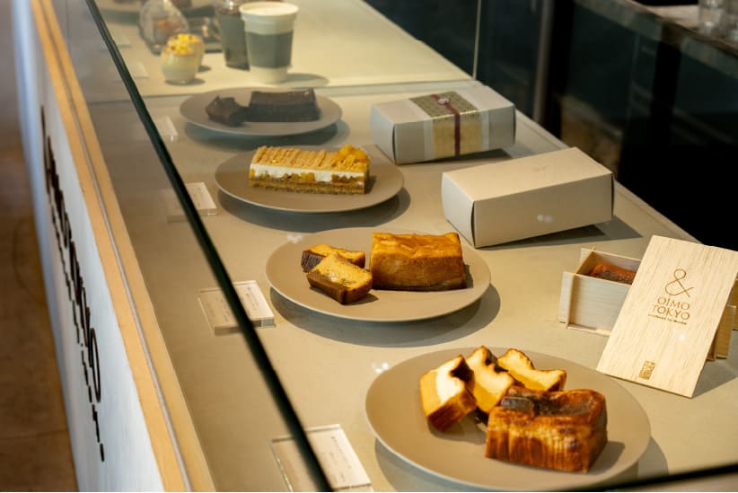 「ザ・ペニンシュラ東京」やお取り寄せで東京土産として大人気の「蜜芋バスクチーズケーキ」3,980円なども店頭で購入できます