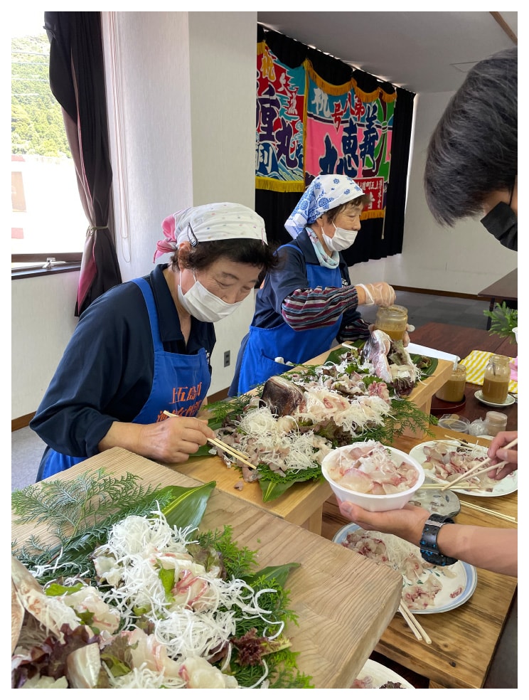 魚市場の競り見学と鮮度抜群のぜいたく漁師めし