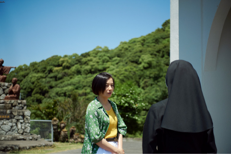 桐教会から龍観山、若松大橋まで 多島美の海岸線を絶景ドライブ