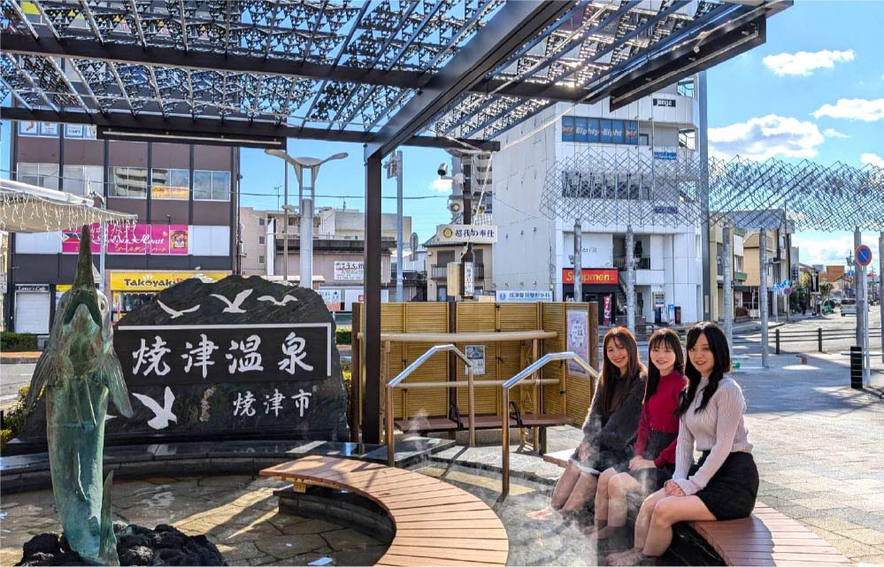 帰り際に立ち寄りたい駅前温泉JR焼津駅前足湯
