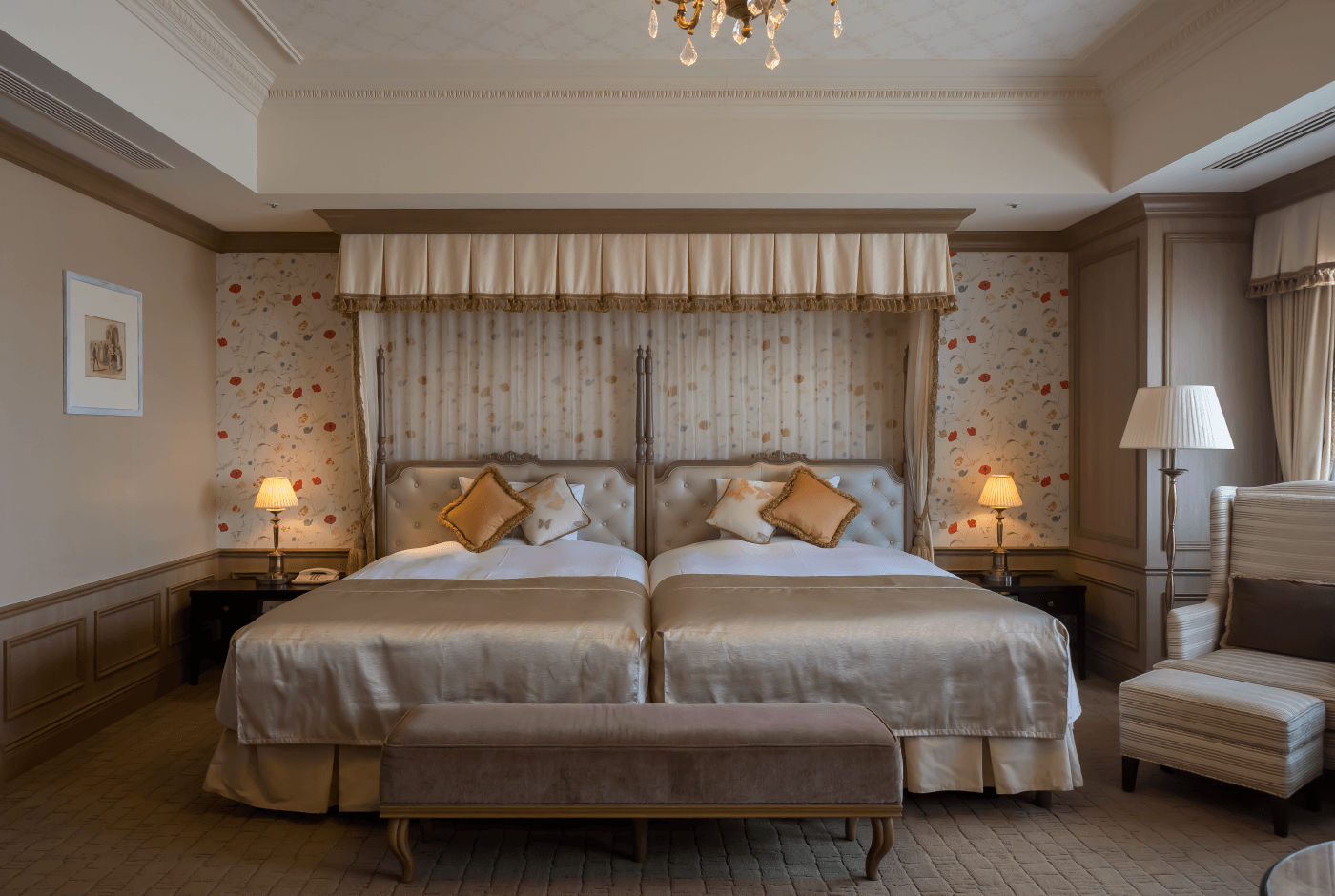 牧歌的で上品なインテリアで優雅なひと時へ