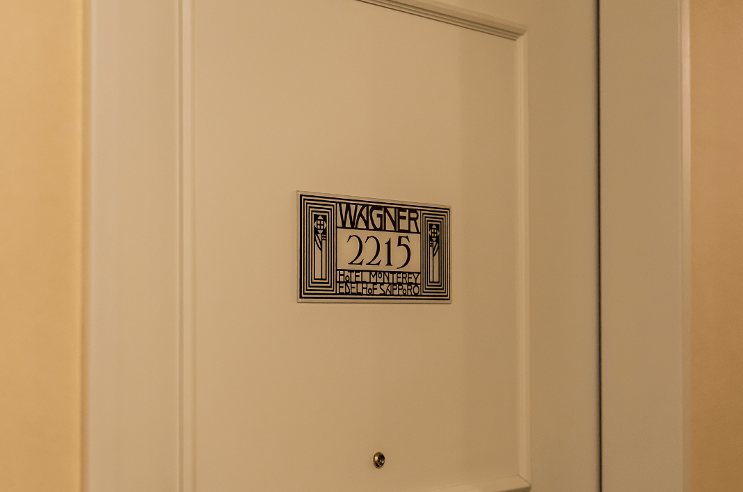 建築家たちが彩る客室の扉は旅のキャンバス