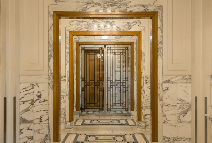 さながらアートの回廊