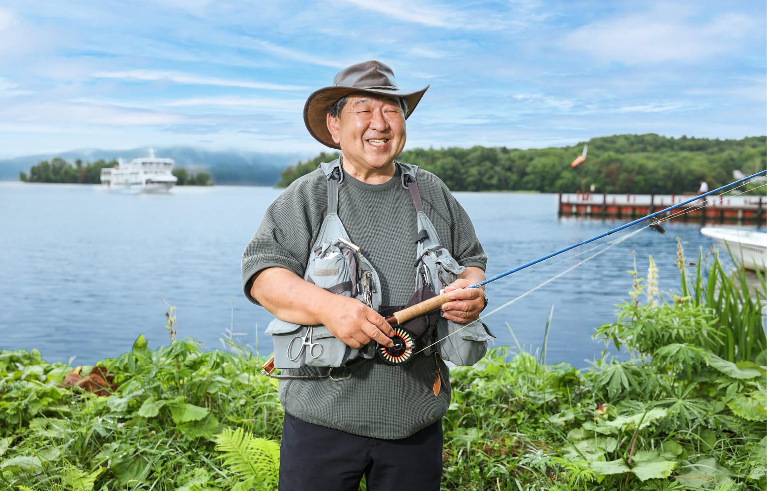火山活動によって生まれた阿寒湖には、太古から残る希少な魚も生息。高田さんがフィッシングガイドとして案内しています。