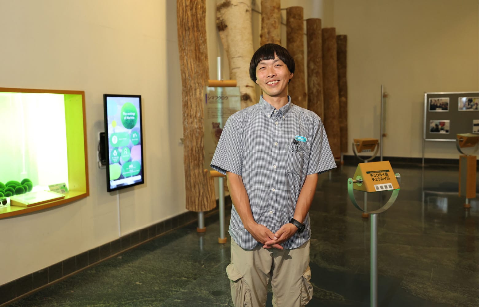 ビジターセンターでは阿寒湖周辺の植物や動物などの解説コーナーや、マリモの水槽展示などを行っています。森歩きイベントなども積極的に開催。