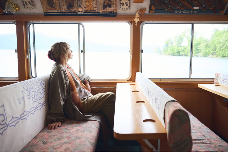 船内はアイヌの民芸品が飾られていてレトロな雰囲気