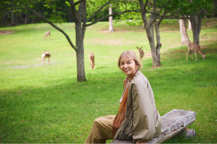 エゾマツやカツラなどの木々が生えており、中には樹齢100年以上の巨木も！市街地の近くとは思えないほど雄大な自然が広がっている