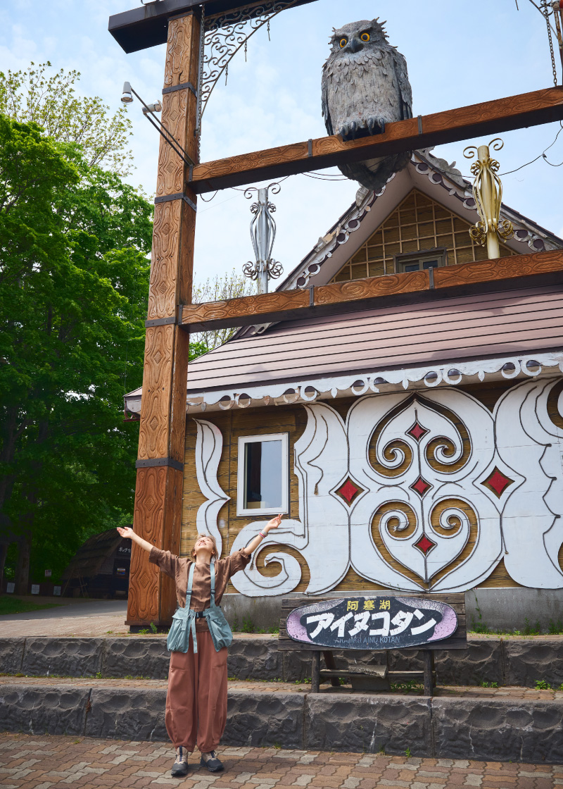 地域の作家に教わりながらアイヌ文様の木彫ワークショップに挑戦