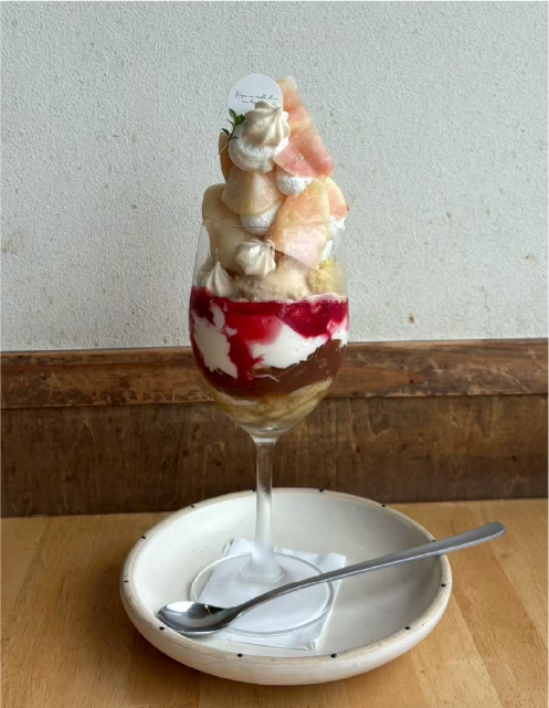 自然の甘さがうれしい、旬の果物を使ったパフェ