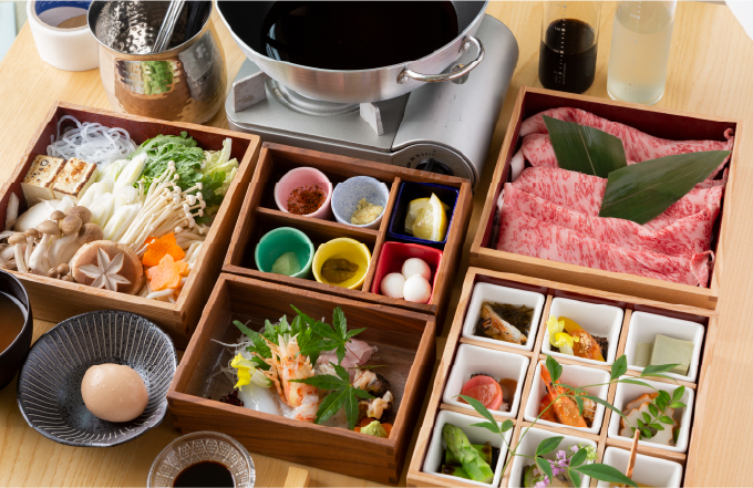 夕食では「すき焼き須佐コース」「しゃぶしゃぶ神魂コース」などが選べ、どちらも島根県隠岐の島産、幻の隠岐牛を味わうことができる