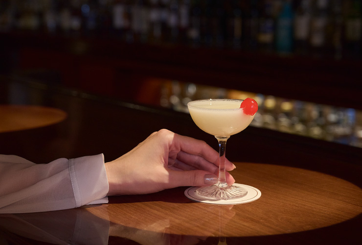 1924年に誕生した、帝国ホテル初のオリジナルカクテル「マウント フジ」3,250円（税・サービス料込み）