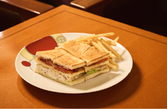 「アメリカンクラブハウスサンドイッチ」3,450円 （税・サービス料込み）