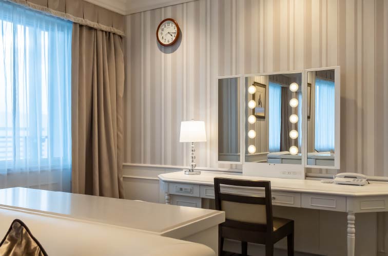 女優気分が味わえるドレッサー