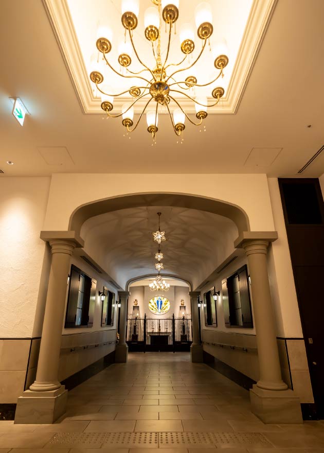 異国感のある1Fエントランス