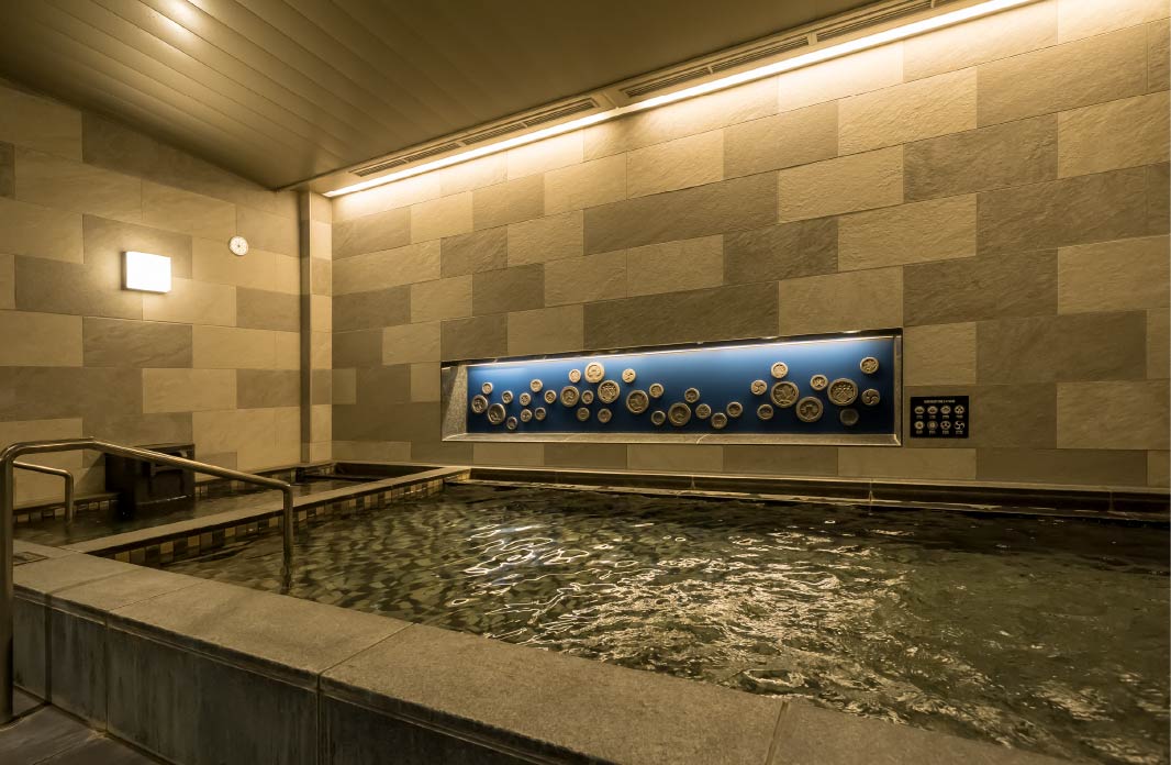 湯気のなかで疲れを手放す日本情緒漂うサウナ付き温浴施設