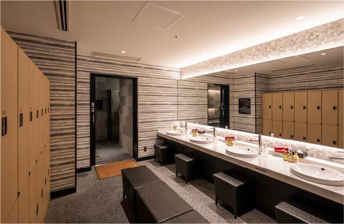 脱衣所はロッカー付きなので安心