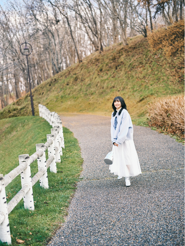 遊歩道の周辺ではスイセン、ツツジ、アジサイなど季節の花々が移り咲き、紅葉や雪景色も楽しめる