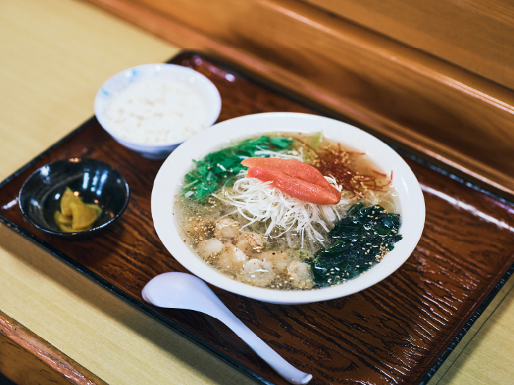 「鹿部たらこラーメン」1,320円。店主の太田さんは「地元の食材をたっぷり召し上がっていただきたい」と語る