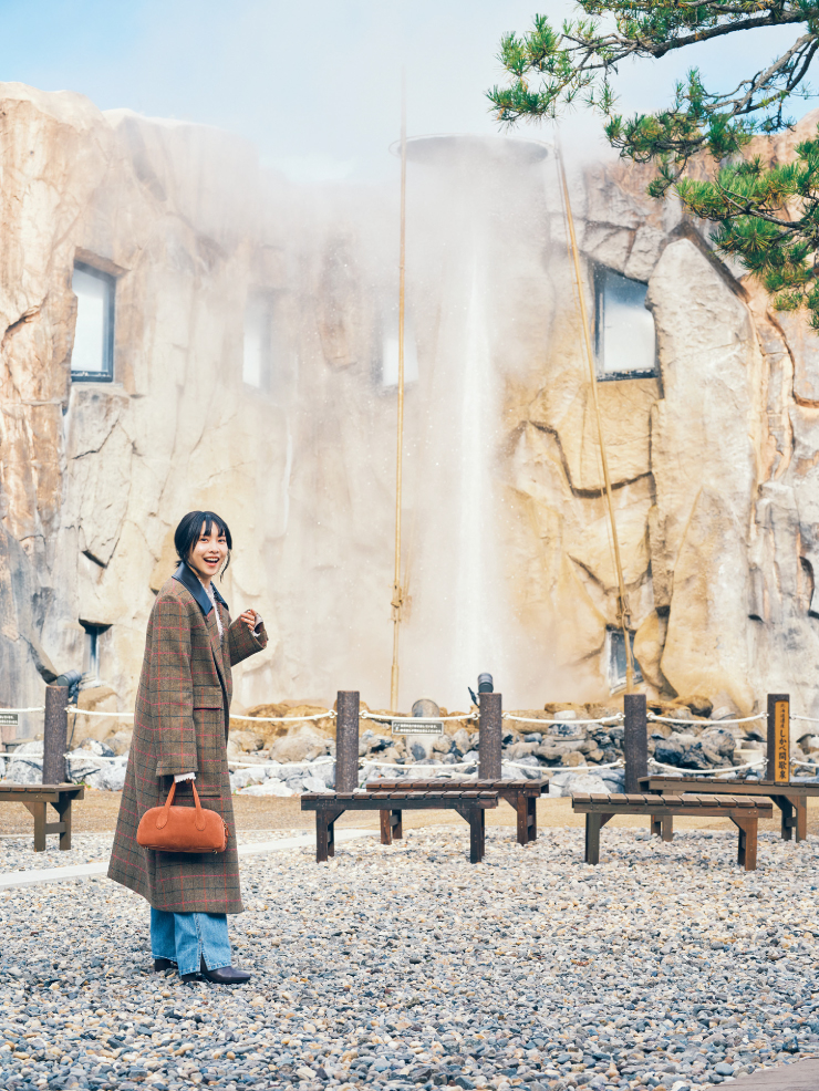 地下26mから湧き上がり、周期的に地上に噴き出す間歇泉。「これが自然現象だなんて、驚き！」